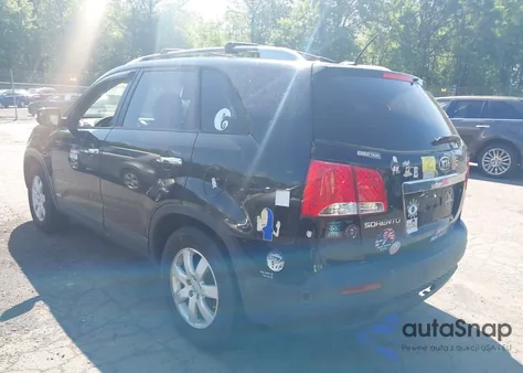 2013 Kia Sorento Lx z USA, uszkodzony, nr VIN 5XYKTDA64DG424596